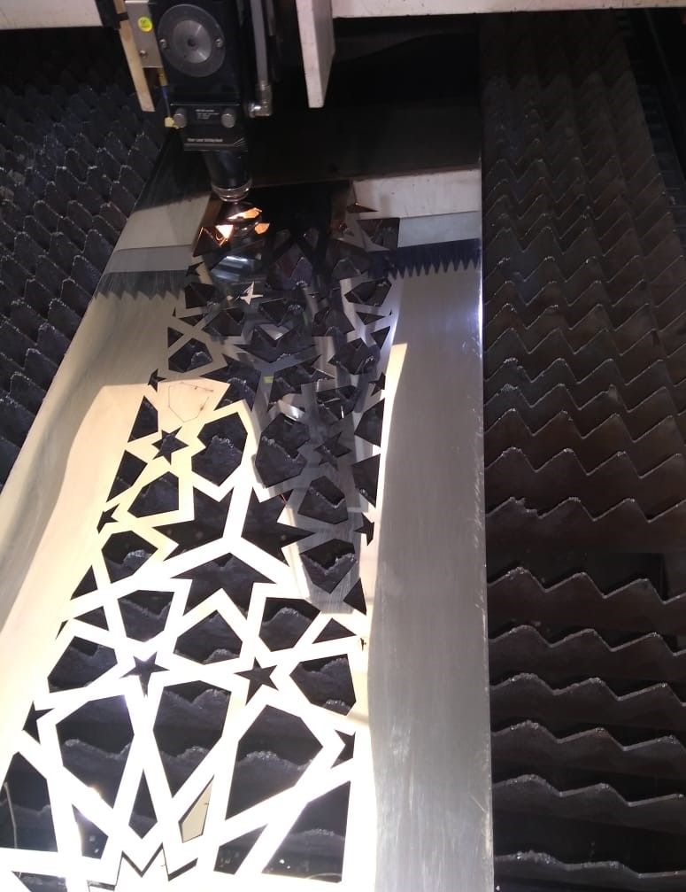 Panel ornamental de diseño geométrico